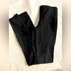 Lulu leggings . Great color and fit, never been used .